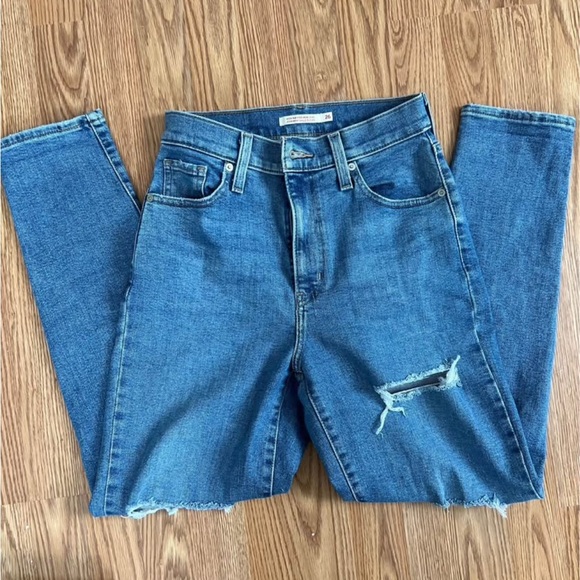 Levi’s mom jeans - Picture 1 of 5